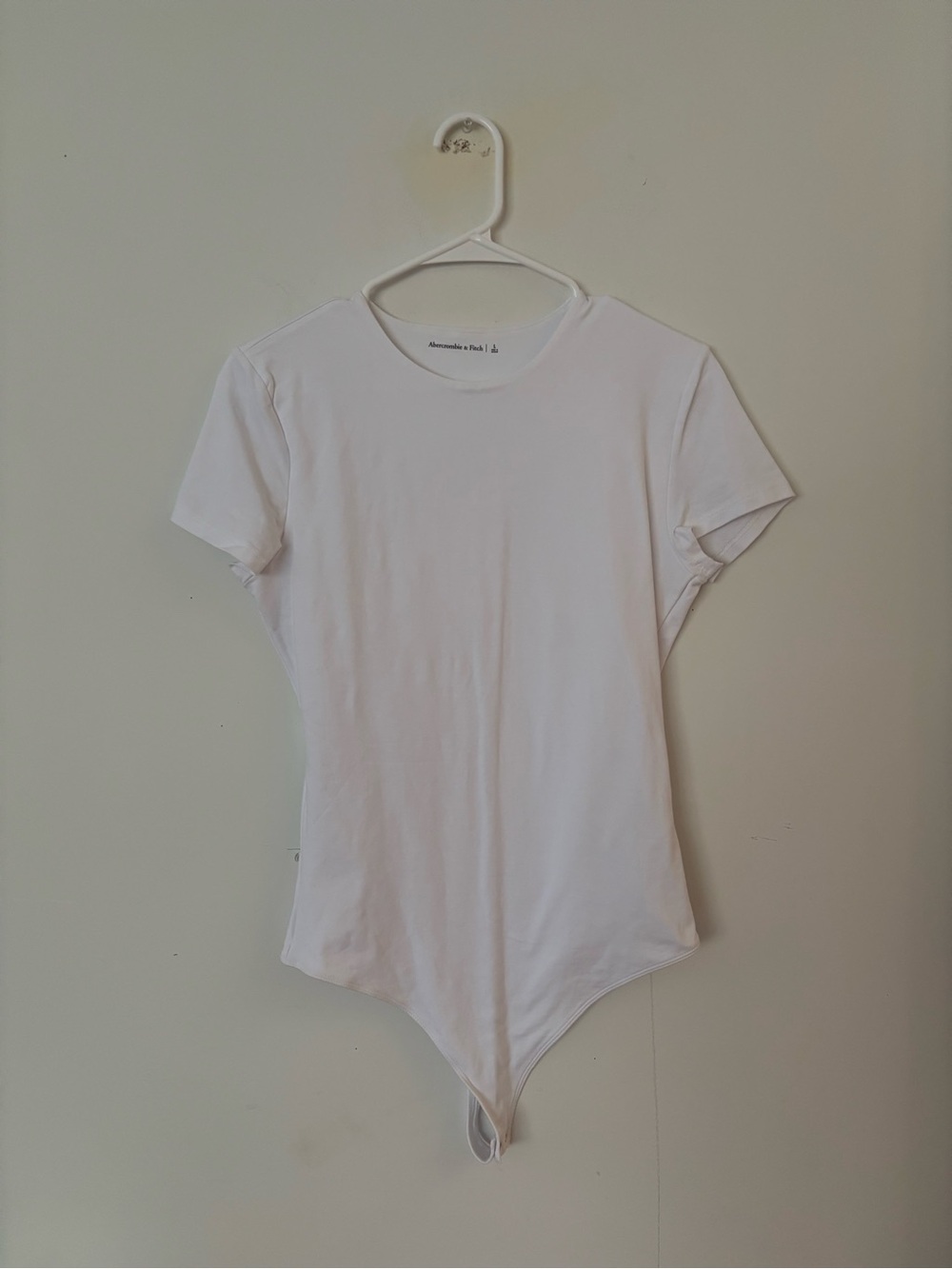abercrombie & fitch white short sleeve scoop neck tee shirt bodysuit top 🤍